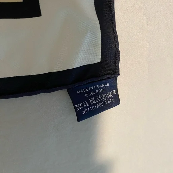 Hermes carre twill brides et destin scarf - Picture 3 of 5